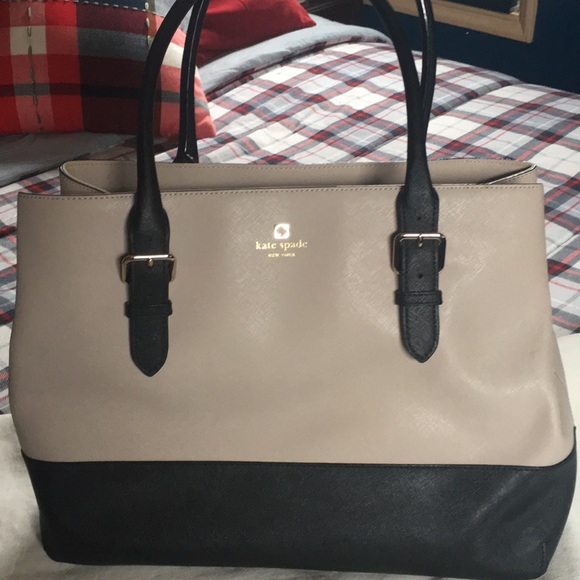 kate spade Handbags - Authentic Gorgeous large Kate Spade purse.